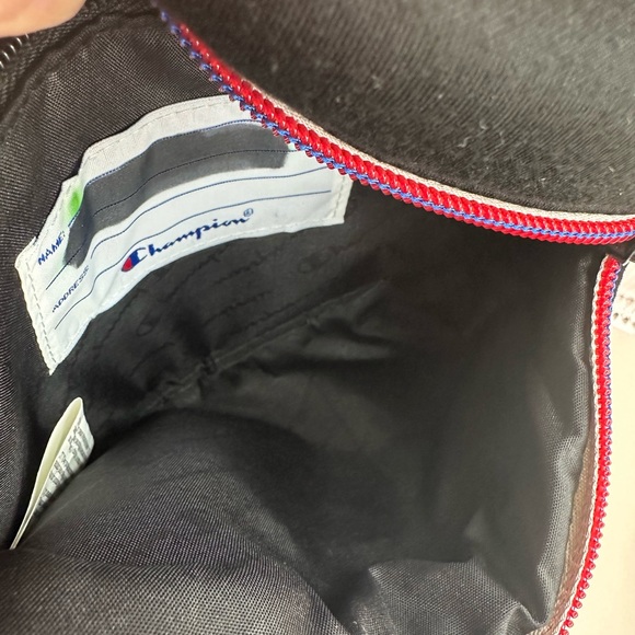 Champion fannypack. - Picture 8 of 11